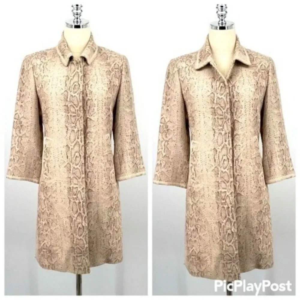Tahari snakeskin print coat size Medium BoxS 3/4 sleeves medium length